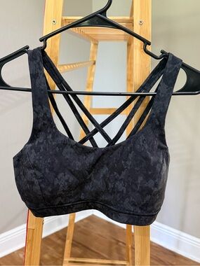 Lululemon Free To Be Sports Bra, Size 6